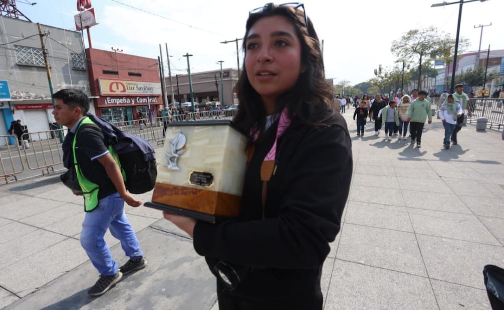 Fernanda Sosa convierte su primera peregrinación en un homenaje a su abuelito fallecido.
Foto: Luis Camacho.