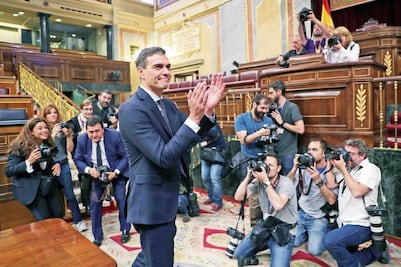 Inicia en España era Sánchez, bajo inestabilidad
