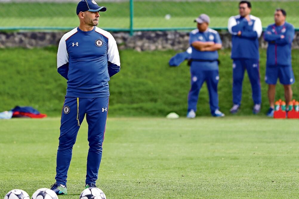 El entrenador español ha mostrado desde el inicio su vocación ofensiva en la estrategia del conjunto cementero. (ETZEL ESPINOSA. IMAGO7)