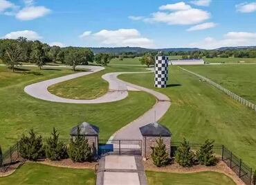 Esta casa con pista puede ser tuya