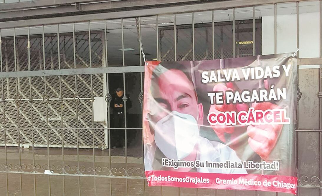 El médico se encuentra en su domicilio bajo custodia policiaca. Foto: ÓSCAR GUTIÉRREZ. EL UNIVERSAL