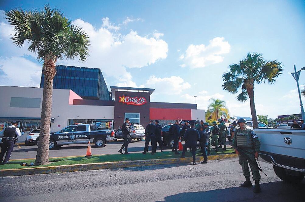 BALACERA. El elemento de seguridad que resultó herido en la balacera del restaurante Carl’s Juniors se encuentra fuera de peligro, informaron. Foto: ARCHIVO. EL UNIVERSAL