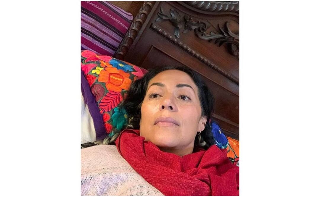 Lila Downs compartió esta fotografía para informar que se recupera en casa del coronavirus.
