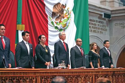 Vecinos se manifiestan en inicio de Legislatura