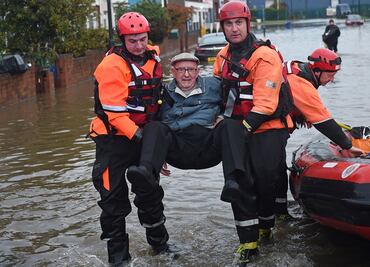Tormenta Bert azota Reino Unido; reportan un muerto en Inglaterra por la caída de un árbol