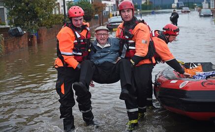 Tormenta Bert azota Reino Unido; reportan un muerto en Inglaterra por la caída de un árbol
