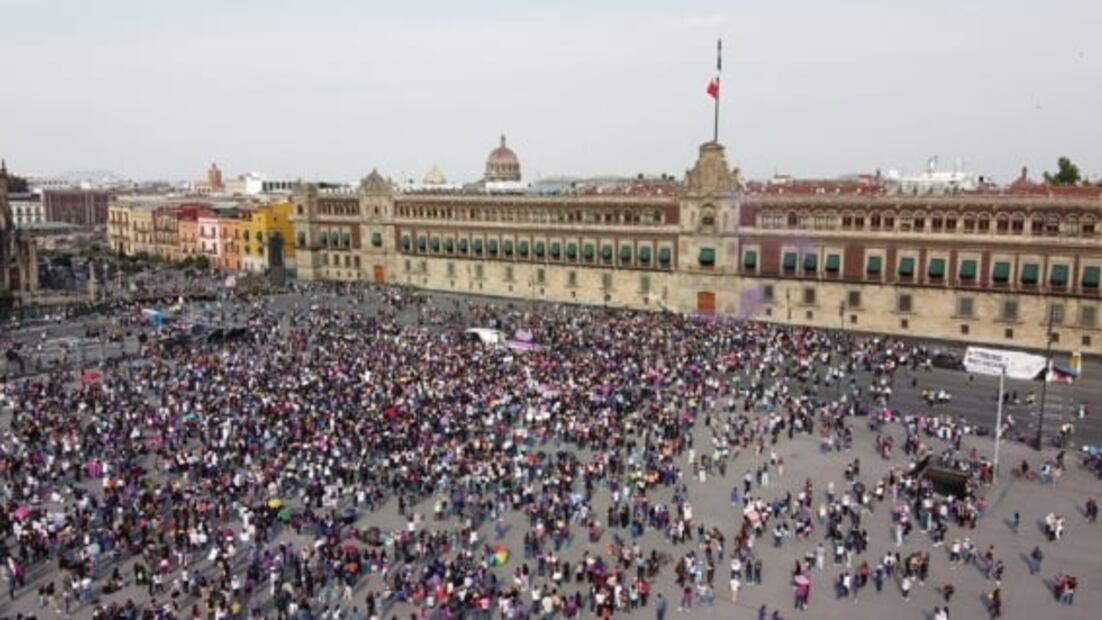 La marcha del 8M vista desde dron; imagen aérea de la marea morada