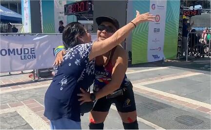 VIDEO: Mamá espera a su hija en la meta tras 6 horas en el Maratón de León