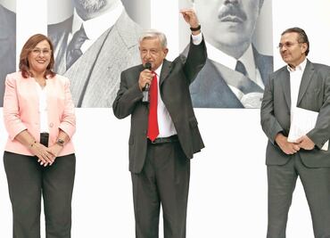 AMLO promete respetar contratos petroleros actuales