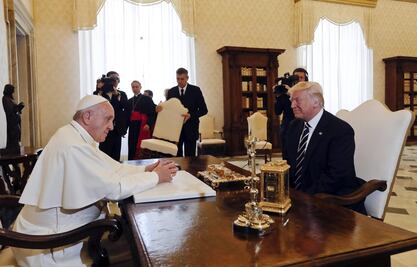 Se reúnen en privado el papa Francisco y Trump 