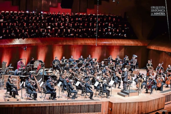 Jeannette Sorrell, entusiasmada con músicos de la Orquesta Sinfónica de Minería