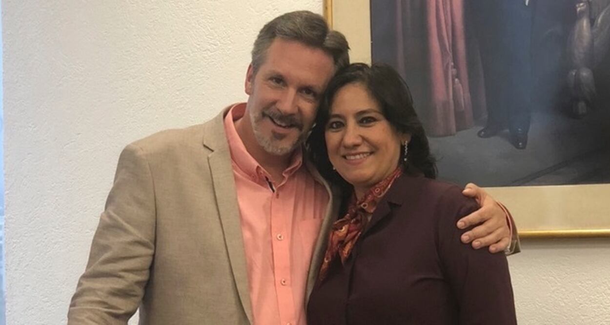 La exsecretaria de la Función Pública compartió un poema de Bertolt Brecht. Foto: Facebook / John M. Ackerman