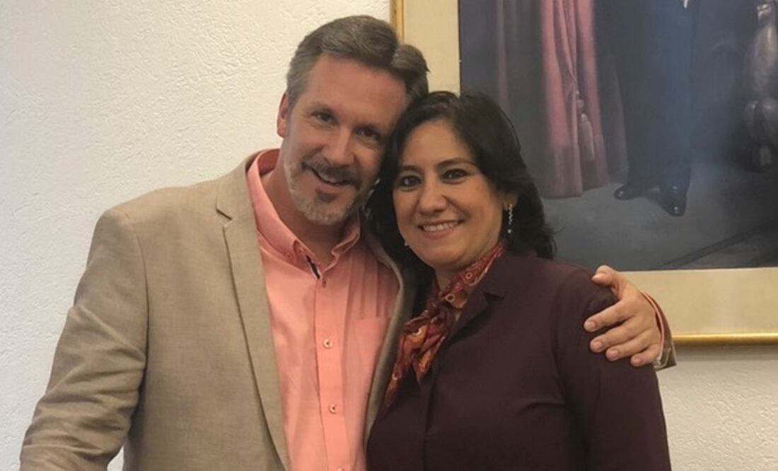 La exsecretaria de la Función Pública compartió un poema de Bertolt Brecht. Foto: Facebook / John M. Ackerman