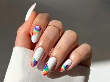 Diseños de uñas para lucir en el Pride 2025