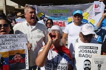 VIDEOS: Al grito de "¡no tenemos miedo!", realizan primera manifestación opositora tras caída de Maduro; congrega a miles en Venezuela