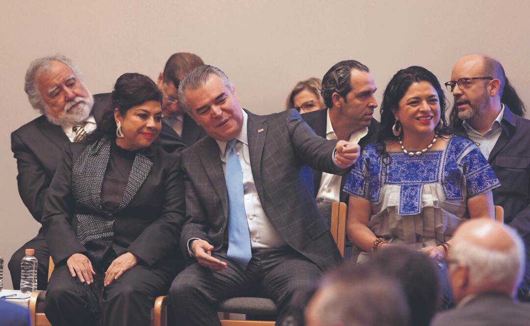 La jefa de Gobierno, Clara Brugada, invitó a los líderes empresariales como Francisco Cervantes, presidente del Consejo Coordinador Empresarial (CCE), a trabajar en unidad. Foto: de EDGAR NEGRETE. CUARTOSCURO
