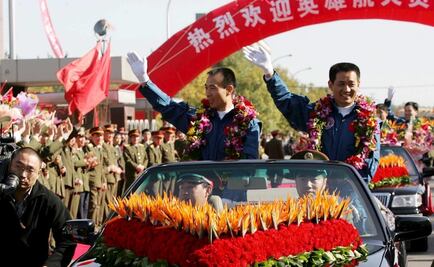 Astronautas chinos regresan tras completar misión espacial