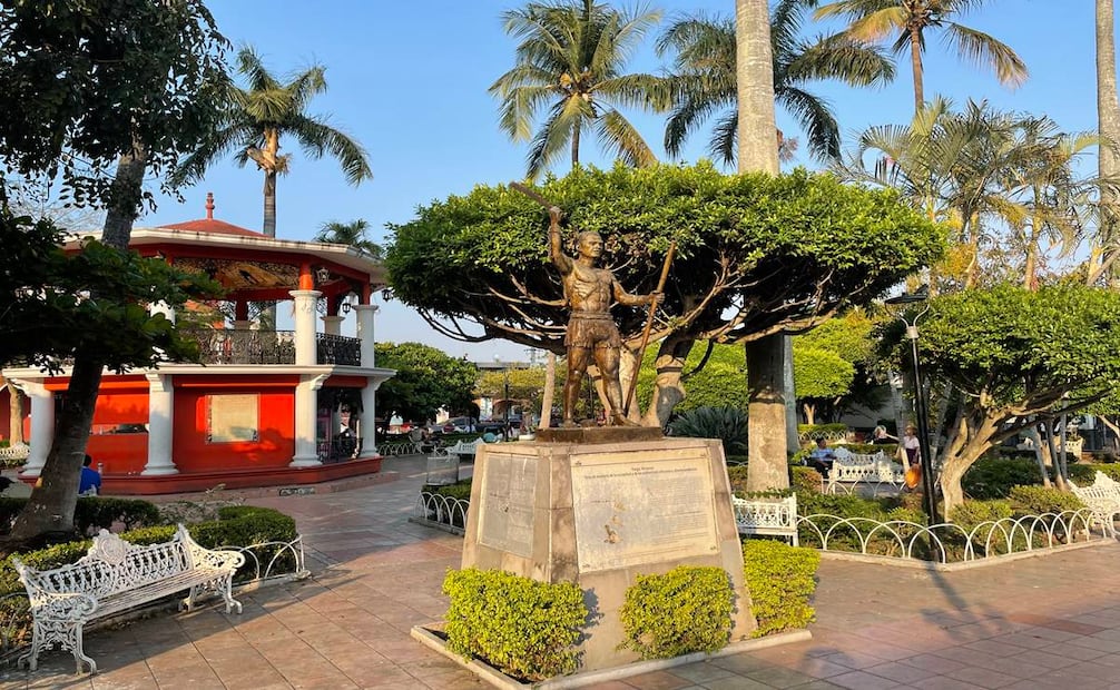 La estatua de Gaspar Yanga cumple medio siglo de retratar la identidad de esta cuna de la libertad. Foto: Arieh G. Apac.