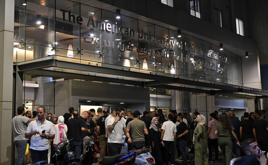 Hospitales en el Líbano están sobrepasados por el número de víctimas de las explosiones de dispositivos de comunicación en poder de Hezbolá. Foto: EFE