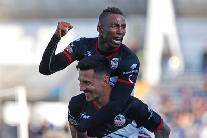 Lobos BUAP golea a Cruz Azul