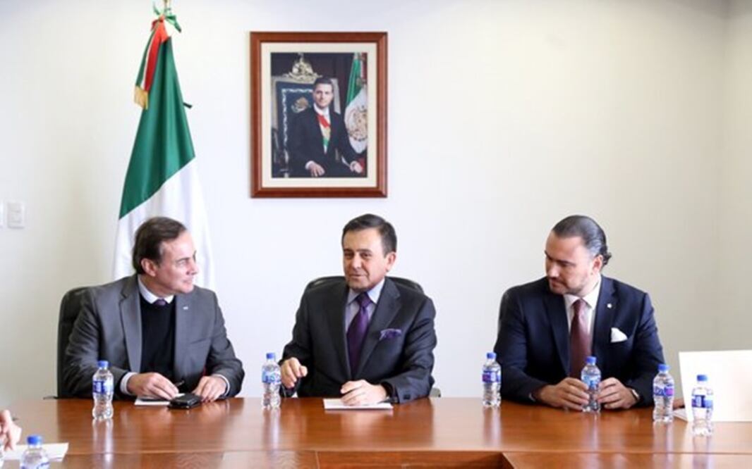 El secretario de Economía, Ildefonso Guajardo, sostuvo una reunión con miembros del Consejo Consultivo Empresarial del TPP (Foto: @SE_mx) 