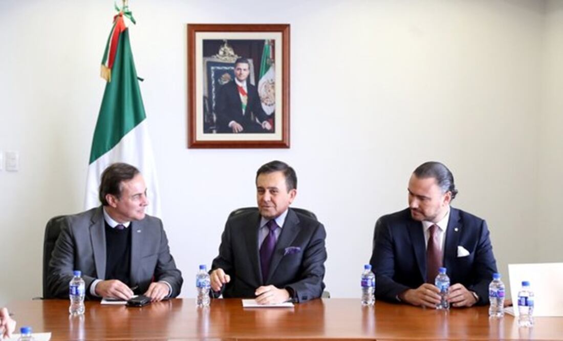 El secretario de Economía, Ildefonso Guajardo, sostuvo una reunión con miembros del Consejo Consultivo Empresarial del TPP (Foto: @SE_mx)
