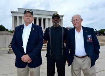 Marines que retiraron bandera en Cuba la izarán nuevamente