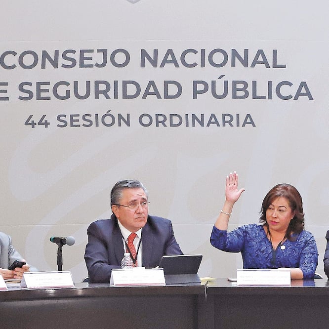 Durante el Consejo Nacional de Seguridad, Luis Raúl González (centro) reiteró que el perfil de la Guardia Nacional debe ser policial y civil. Foto/BERENICE FREGOSO. EL UNIVERSAL