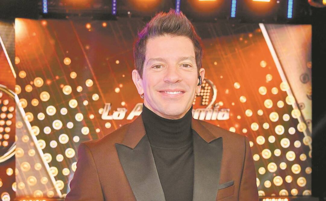 El sonorense explica que sus asesores le ayudan a mejorar como anfitrión del reality; a veces le ganan los nervios, pero lo disfruta. Foto: Azteca