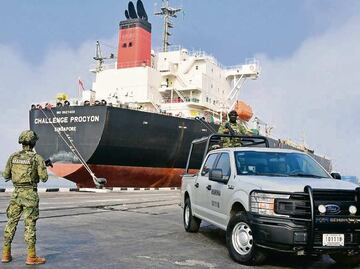 Huachicol fiscal golpea a altos mandos; decomiso histórico deriva en casi 50 detenciones, incluidos marinos y empresarios