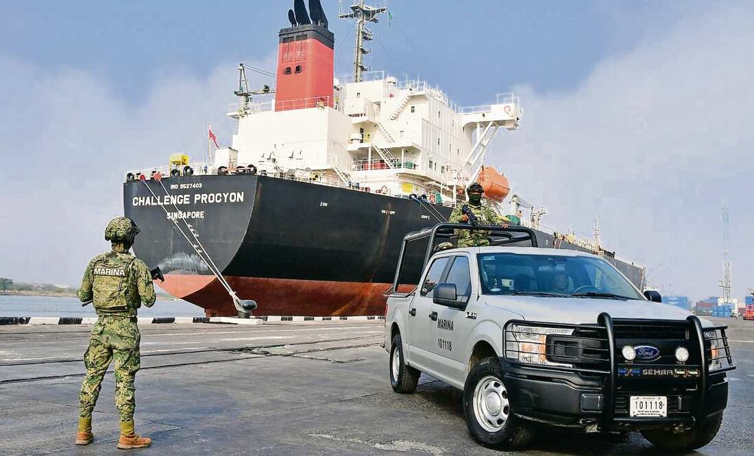 El 31 de marzo se ubicó al buque petrolero Challenge Procyon, con bandera de Singapur, al intentar ingresar millones de litros de combustible ilegal. Foto: Especial
