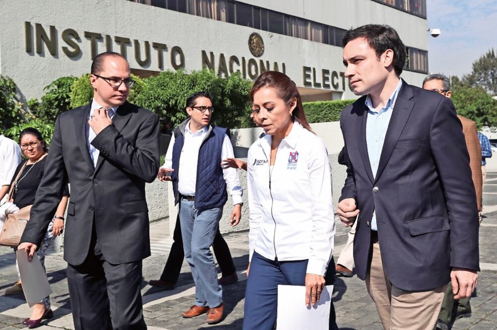 La aspirante blanquiazul al gobierno del Estado de México dijo a Córdova Vianello que los comicios del 4 de junio “son una verdadera elección de Estado”. (ESPECIAL)