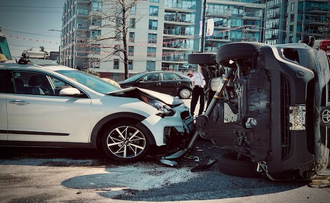 Qué pasa si chocas un auto arrendado en leasing