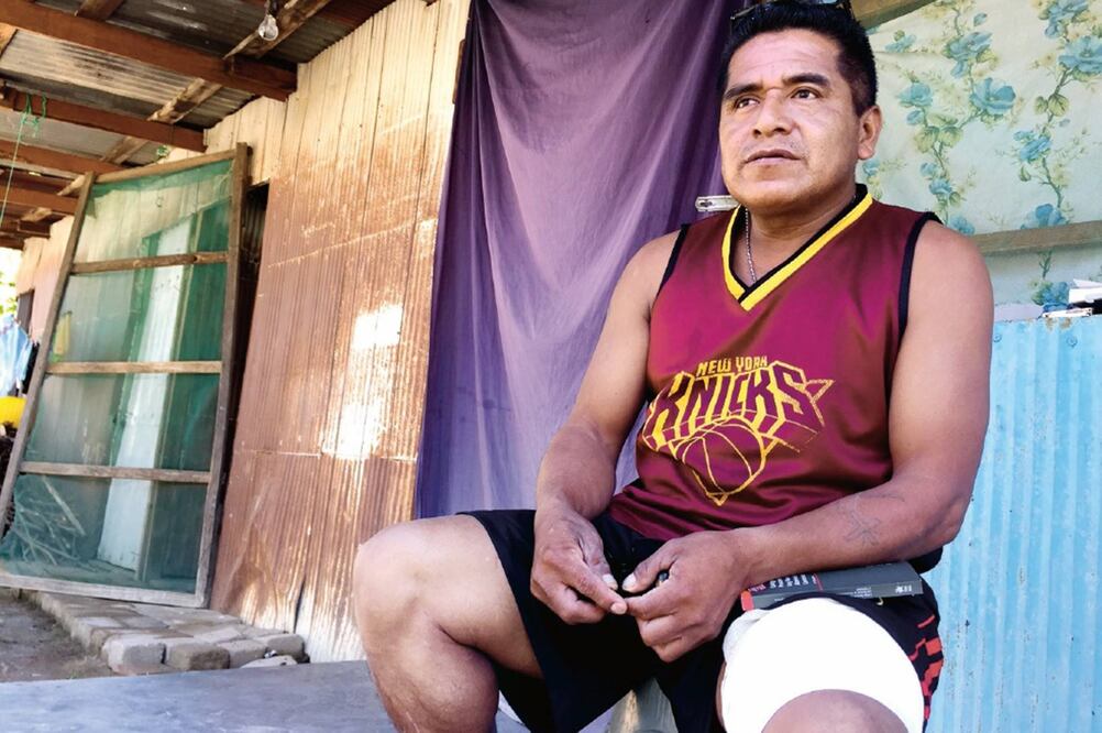 El domingo 19 de junio, agentes y personal que mantenía una barriada en la entrada del pueblo se enfrentaron con palos, piedras y armas (ESPECIAL)