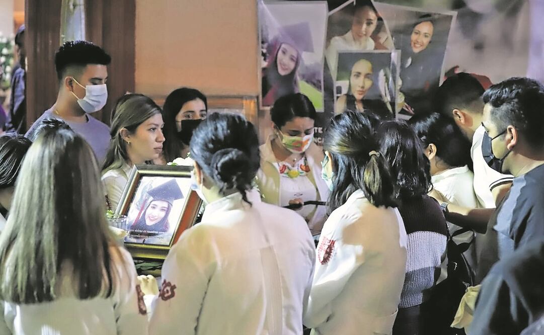 Familiares y amigos de la estudiante Karen Itzel, víctima de feminicidio, velaron su cuerpo en Tláhuac el fin de semana. Foto: Fernanda Rojas/ EL UNIVERSAL.