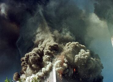 Profesor revela causas por las que cayeron las torres gemelas, más allá de un ataque terrorista