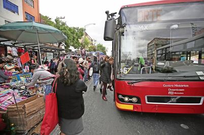 Regresan informales a carril de Metrobús