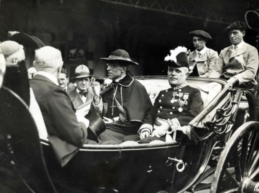 Así han anunciado las muertes de los Papas