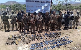 Tras repeler ataque, Marina detiene a 13 presuntos integrantes de "Los Chapitos" en Sinaloa; les aseguran armas y explosivos