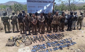 Marina detiene a 13 presuntos integrantes de "Los Chapitos" en el puerto de Mazatlán (23/05/2026). Foto: Especial
