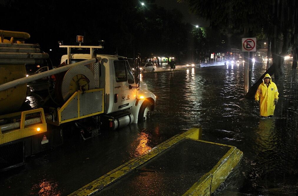 La intensa lluvia que cayó en la Ciudad de México causó diversos encharcamientos e inundaciones en la delegación Tlalpan, Coyoacán y Xochimilco de acuerdo con el reporte de autoridades capitalinas. Foto Notimex