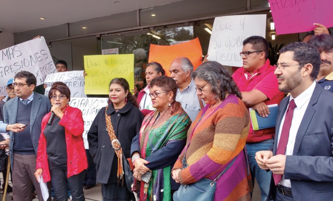 Vecinos de la unidad habitacional Cananea acudieron a la procuraduría para denunciar las agresiones de las que fueron víctimas el 11 de octubre pasado. (GERARDO SUÁREZ. EL UNIEVRSAL)