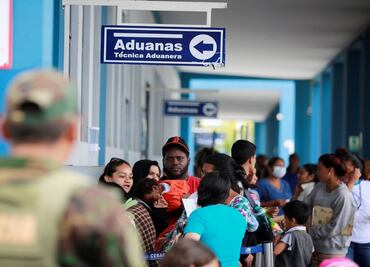 Venezuelans head to Peru to beat residency deadline