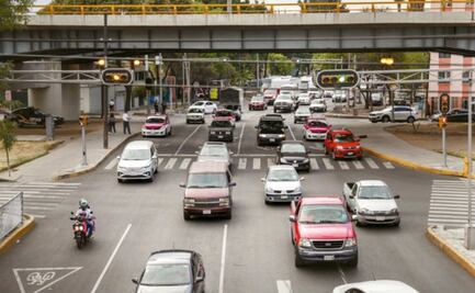 Este miércoles 5 de febrero no circulan autos con engomado rojo