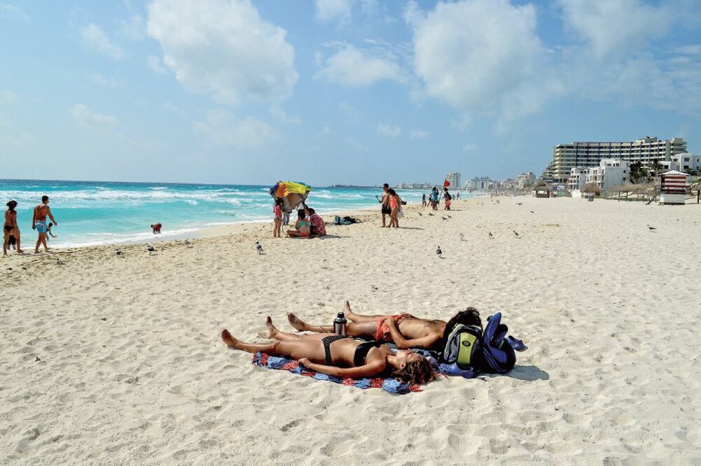 Cancún registró la visita de 5 millones 499 mil turistas en el primer trimestre, mientras que en la Riviera Maya 79% de visitantes son extranjeros (ARCHIVO EL UNIVERSAL)