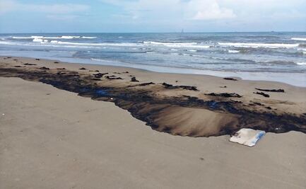 Por sustancia negra similar a hidrocarburo cierran 4 playas en Tabasco