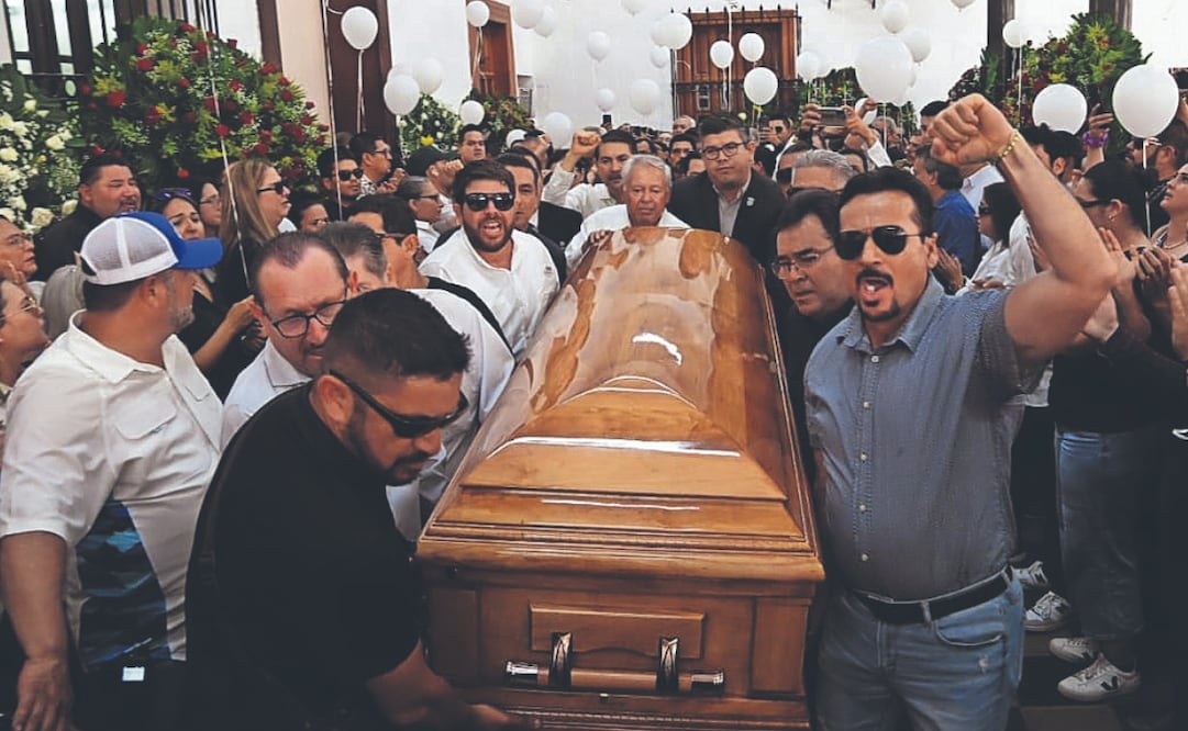 Héctor Cuén fue homenajeado en la Universidad Autónoma de Sinaloa (UAS) días después de ser asesinado; hoy nadie exige justicia por su crimen. Foto Especial