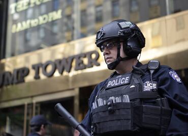 Rechazan instalación artística frente a la Torre Trump