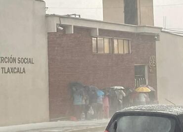 Tromba deja expuestas a familias en penal de Tlaxcala; autoridades les niegan resguardo