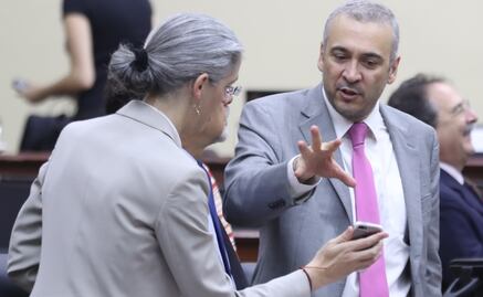 Dan suspensión a consejero del INE contra reducción salarial